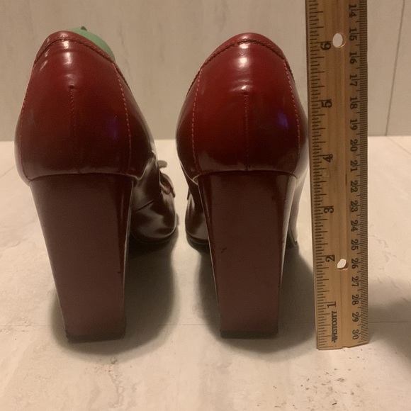 Kalliste Women's Red Classy Patent Front Buckle/Chain Pumps Size 9.5 - Picture 13 of 15